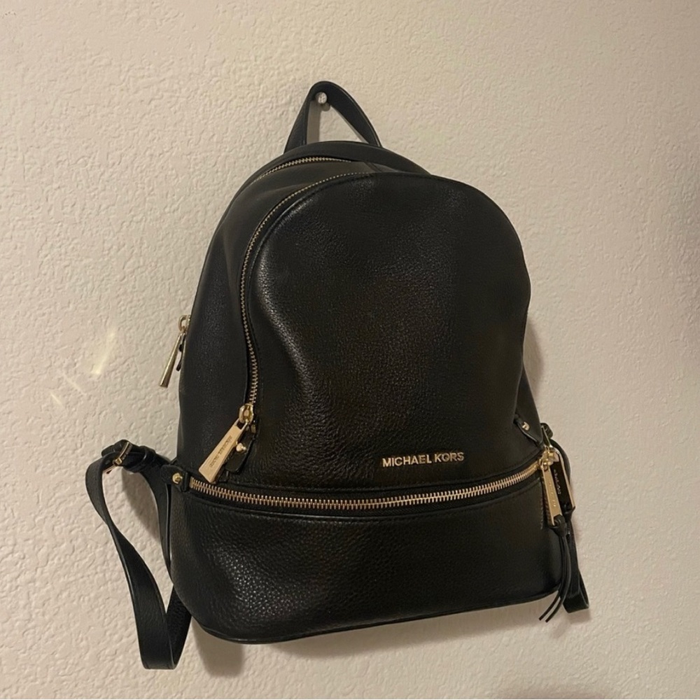 【Sold】Michael kors black leather bug backpack